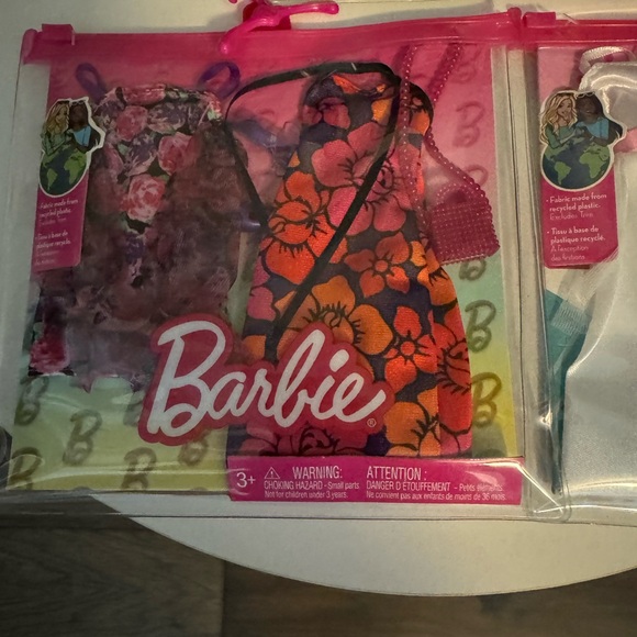 Barbie clothes bundle - Picture 3 of 4